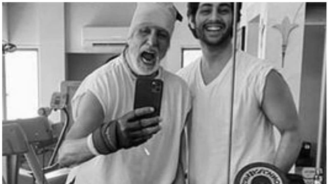 കൊച്ചുമകനുമൊത്ത് ആവേശത്തോടെ അമിതാഭ് ബച്ചൻ, ഫോട്ടോ ഷെയര് ചെയ്ത് താരം! കൊച്ചുമകനുമൊത്ത് ആവേശത്തോടെ അമിതാഭ് ബച്ചൻ, ഫോട്ടോ ഷെയര് ചെയ്ത് താരം!