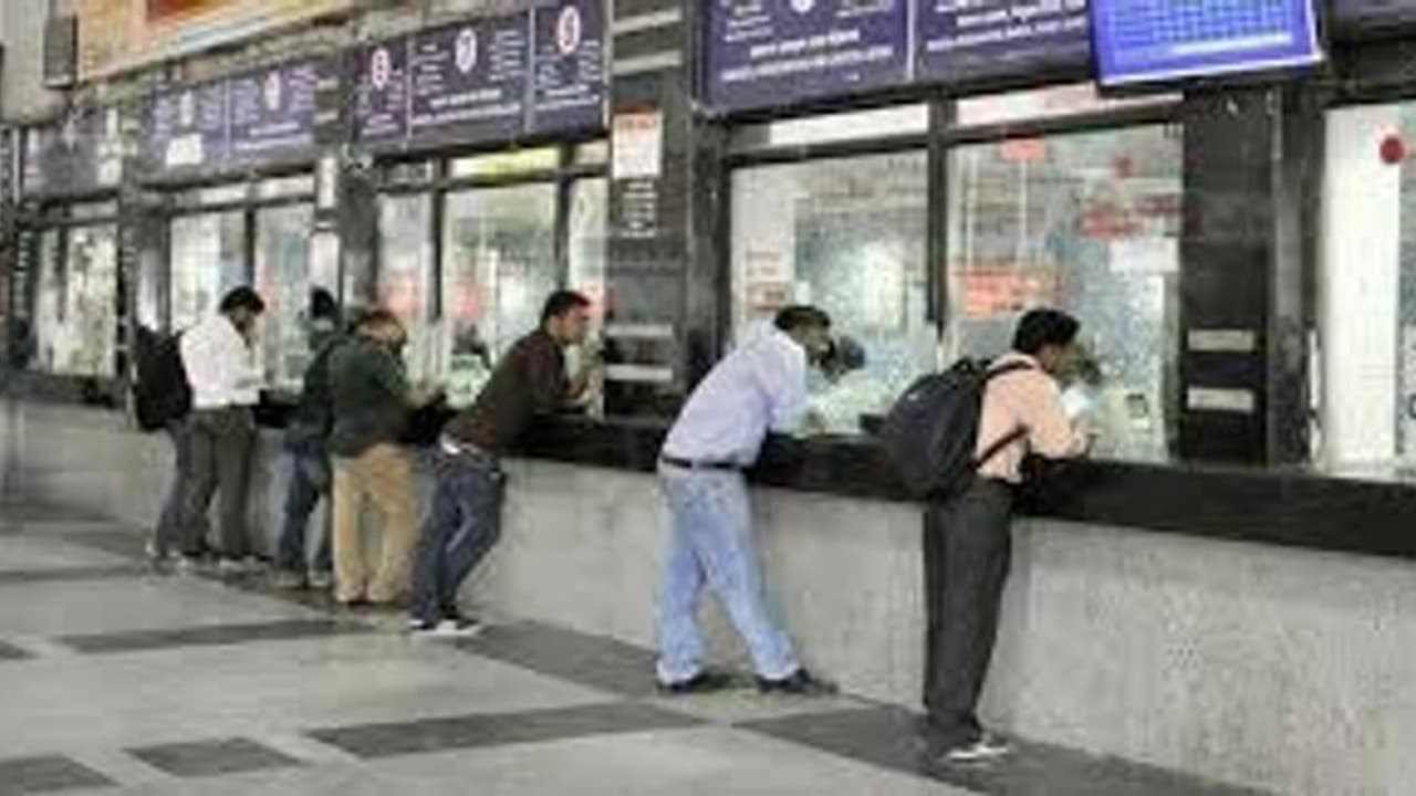 மதுரை ரயில்வே கோட்டத்தில் டிக்கெட் வழங்கும் வேலை; இப்போதே விண்ணப்பிக்கலாம்!