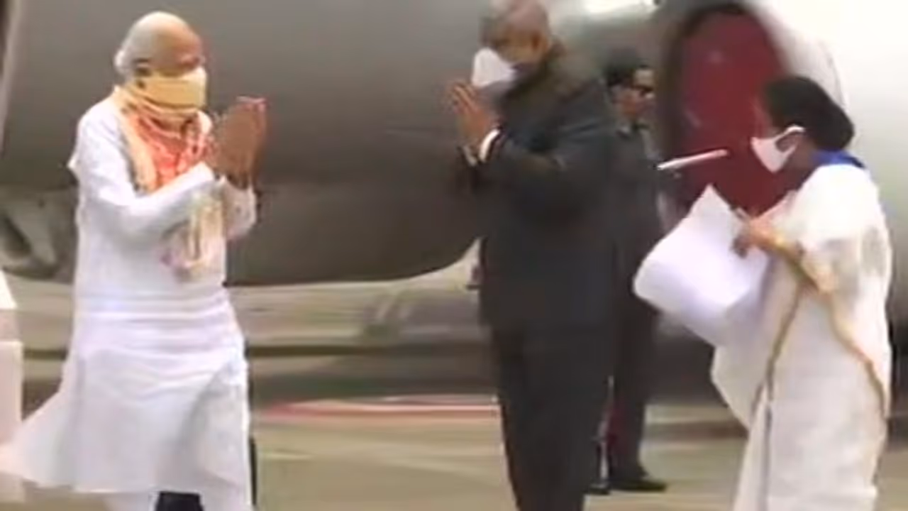 রাজ্যের আমফান বিধ্বস্ত এলাকা পরিদর্শন মোদীর, সঙ্গী হলেন মমতা ও ধনখড় রাজ্যের আমফান বিধ্বস্ত এলাকা পরিদর্শন মোদীর, সঙ্গী হলেন মমতা ও ধনখড়