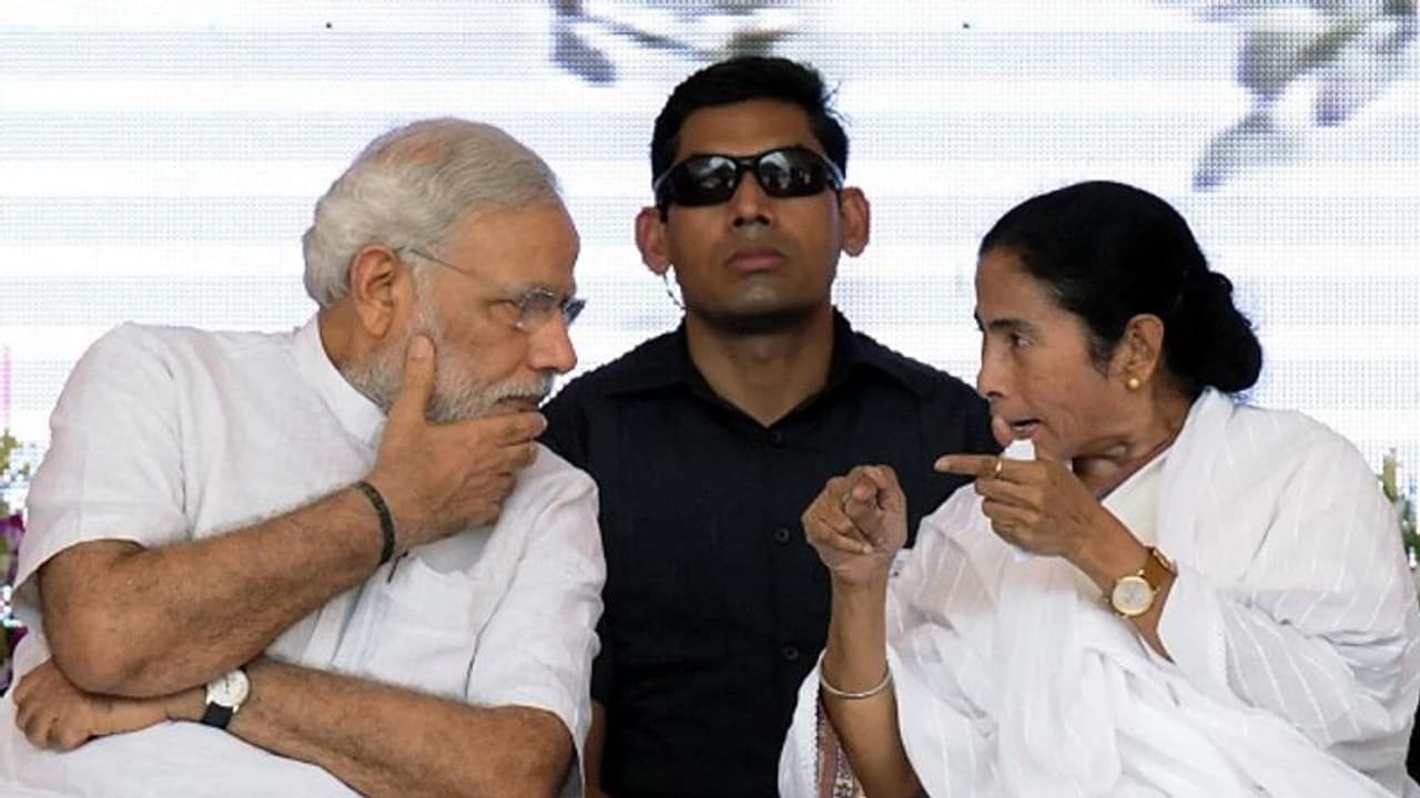 दीदी का डबल गेम, संसद में प्रश्नकाल पर मचा रही हैं हंगामा लेकिन बंगाल विधानसभा सत्र में कर रही हैं मनमर्जी