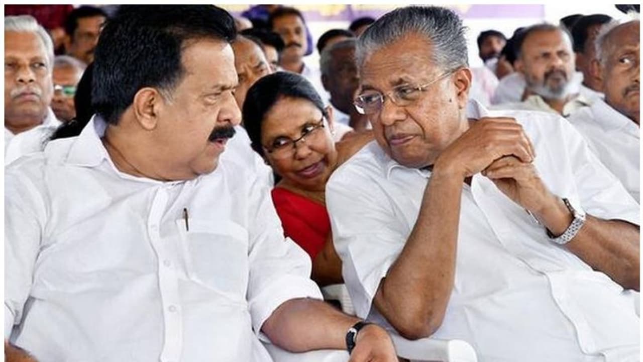 സ്പ്രിംക്ലര് കരാര്: ആര്ക്കാണ് തൊലിക്കട്ടി കൂടുതൽ? മുഖ്യമന്ത്രിയെ വെല്ലുവിളിച്ച് ചെന്നിത്തല സ്പ്രിംക്ലര് കരാര്: ആര്ക്കാണ് തൊലിക്കട്ടി കൂടുതൽ? മുഖ്യമന്ത്രിയെ വെല്ലുവിളിച്ച് ചെന്നിത്തല