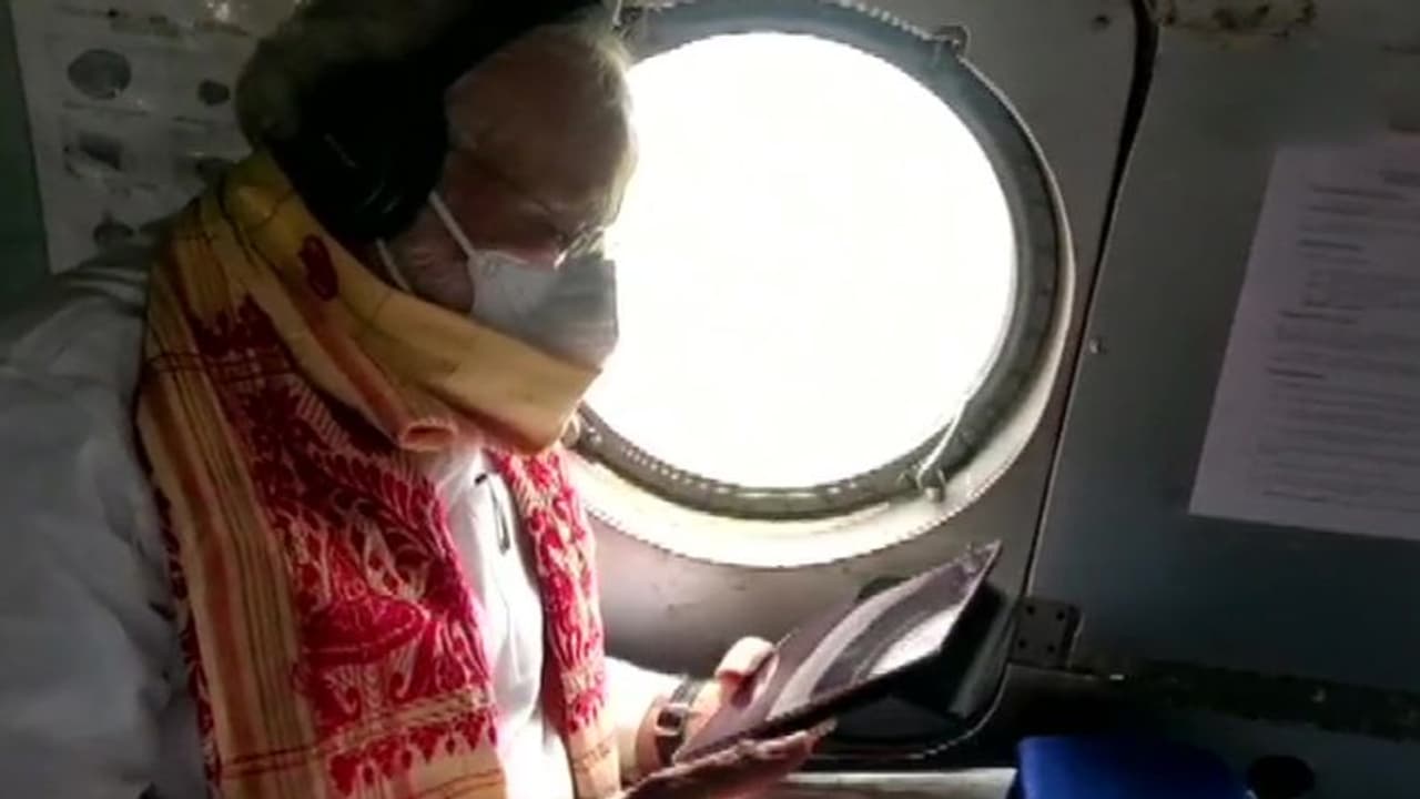बंगाल में 1000 करोड़ की मदद देने के बाद ओडिशा पहुंचे PM मोदी, अम्फान से हुए नुकसान का जायजा लेंगे बंगाल में 1000 करोड़ की मदद देने के बाद ओडिशा पहुंचे PM मोदी, अम्फान से हुए नुकसान का जायजा लेंगे