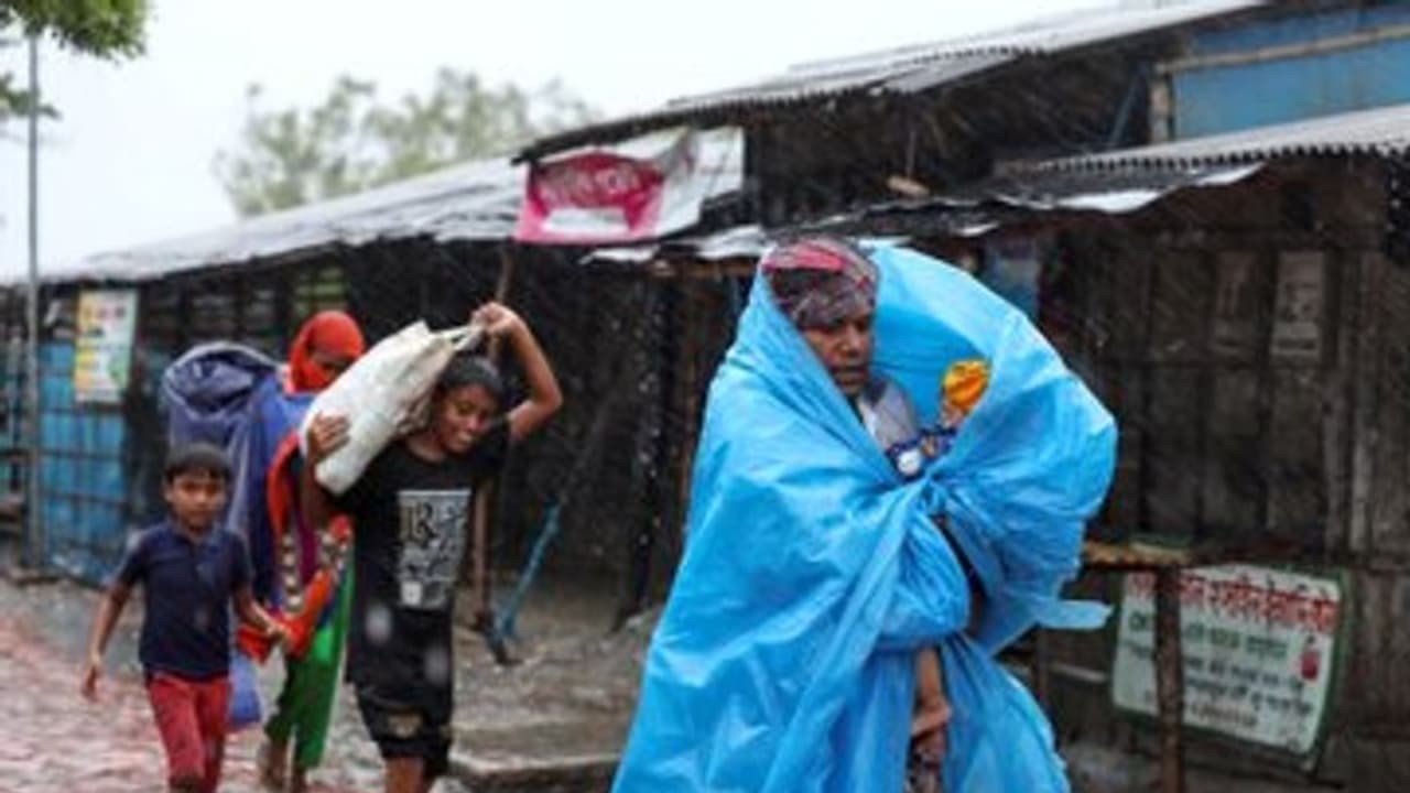 ১ ২ ঘন্টার মধ্য়ে বজ্রবিদ্যুৎ সহ বৃষ্টি রাজ্যের ২ জেলায়, আবহাওয়ার পরিবর্তন উত্তরবঙ্গে ১ ২ ঘন্টার মধ্য়ে বজ্রবিদ্যুৎ সহ বৃষ্টি রাজ্যের ২ জেলায়, আবহাওয়ার পরিবর্তন উত্তরবঙ্গে