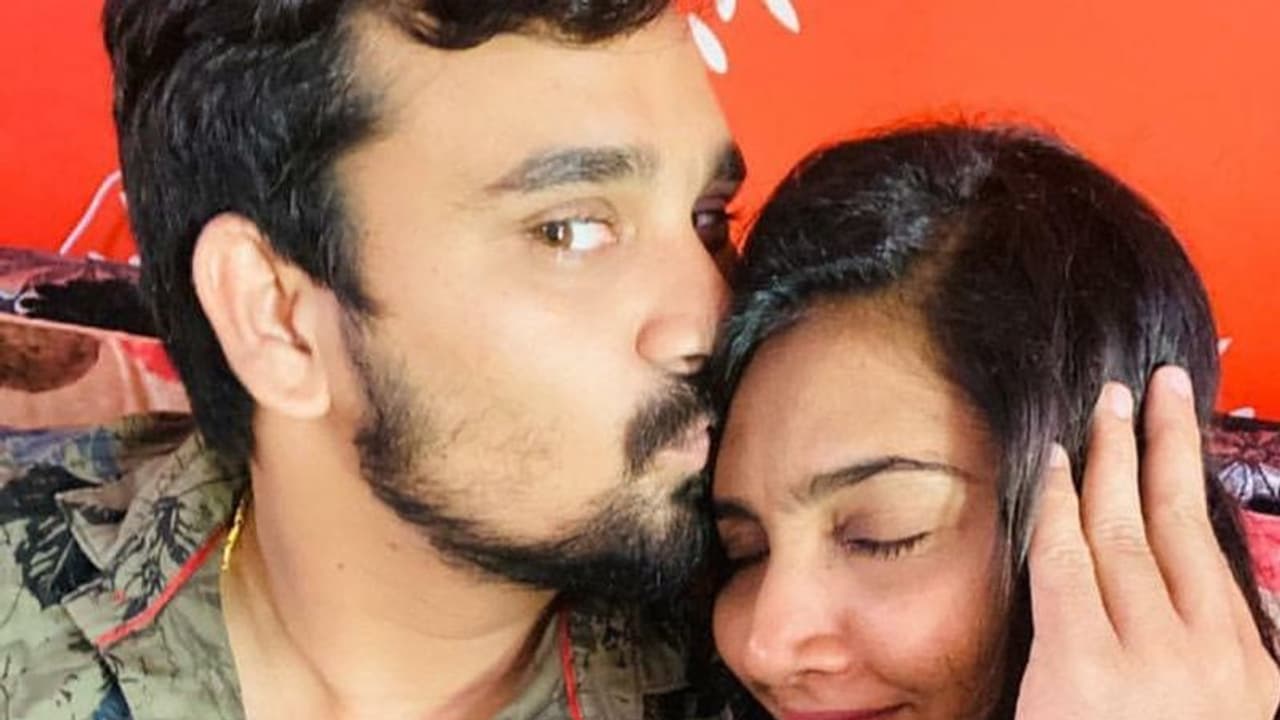 கர்ப்பமாக இருப்பது உண்மை தான்... அம்மாவானதை உறுதி செய்தார் மைனா நந்தினி...! கர்ப்பமாக இருப்பது உண்மை தான்... அம்மாவானதை உறுதி செய்தார் மைனா நந்தினி...!