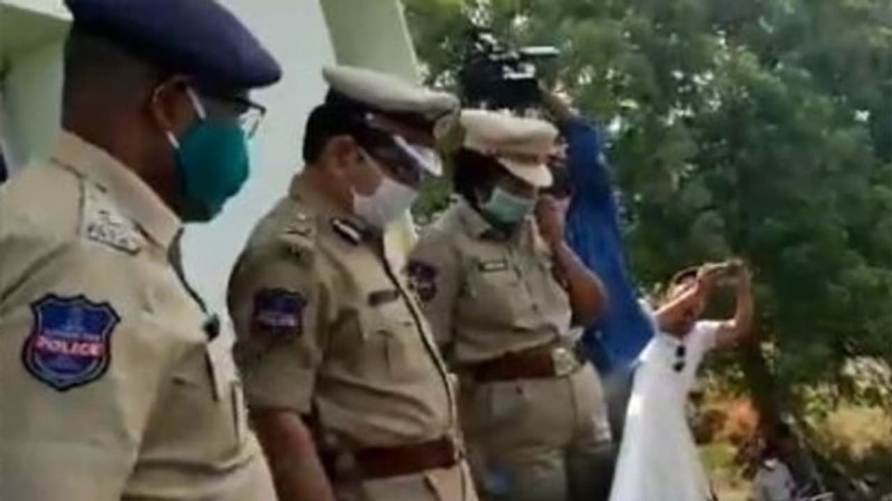 कुएं में मिली 9 प्रवासी मजदूरों की लाश, बिहार और पश्चिम बंगाल के रहने वाले थे, अपने घर जाना चाहते थे कुएं में मिली 9 प्रवासी मजदूरों की लाश, बिहार और पश्चिम बंगाल के रहने वाले थे, अपने घर जाना चाहते थे