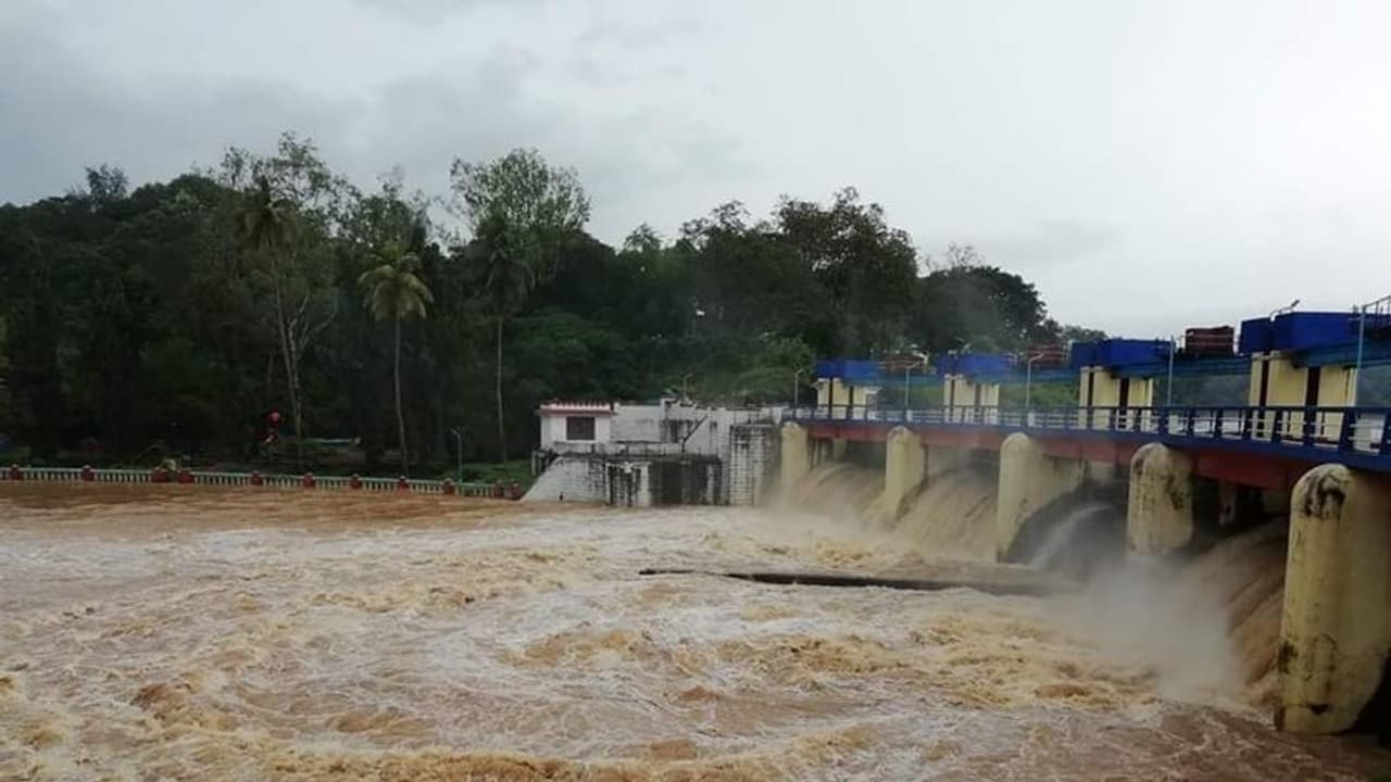 আগামী ৪৮ ঘণ্টায় উত্তরবঙ্গে প্রবল বৃষ্টিতে নদীর জল বেড়ে বন্যার সম্ভাবনা, রয়েছে ধ্বসের আশঙ্কা আগামী ৪৮ ঘণ্টায় উত্তরবঙ্গে প্রবল বৃষ্টিতে নদীর জল বেড়ে বন্যার সম্ভাবনা, রয়েছে ধ্বসের আশঙ্কা