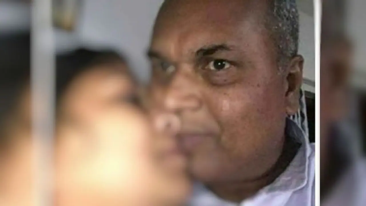 ಚರ್ಚ್ ಒಳಗಡೆ ನಡೆಯುತ್ತಿತ್ತು ಸೆಕ್ಸ್; ಬಯಲಾಯ್ತು ಫಾದರ್ ಕಾಮದಾಟ! ಚರ್ಚ್ ಒಳಗಡೆ ನಡೆಯುತ್ತಿತ್ತು ಸೆಕ್ಸ್; ಬಯಲಾಯ್ತು ಫಾದರ್ ಕಾಮದಾಟ!