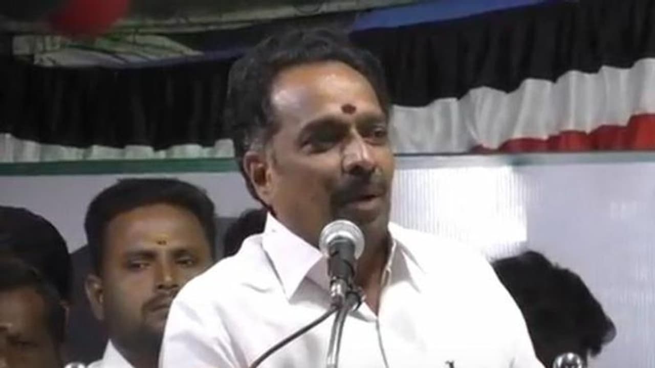 ஏழை எளிய மக்கள் பாராட்டும் அரசாக எடப்பாடி அரசு வளர்ந்து நிற்கிறது. அமைச்சர் விஜயபாஸ்கர் புகழாரம்.!! ஏழை எளிய மக்கள் பாராட்டும் அரசாக எடப்பாடி அரசு வளர்ந்து நிற்கிறது. அமைச்சர் விஜயபாஸ்கர் புகழாரம்.!!