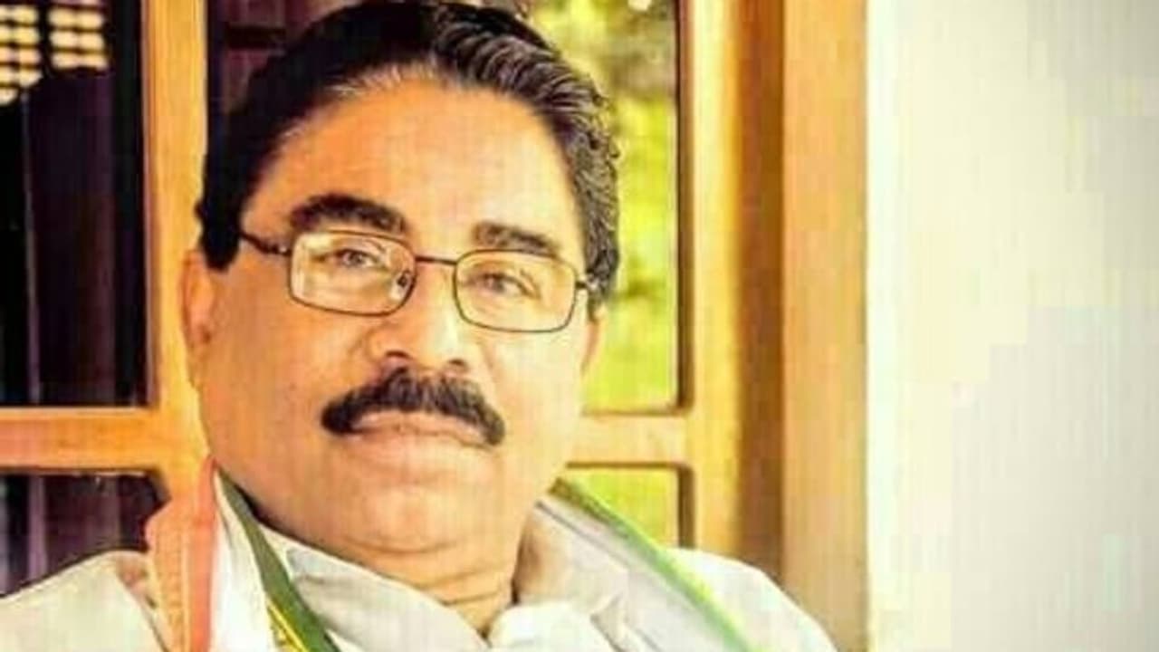 കൊവിഡ് പ്രതിരോധത്തിൽ സർക്കാരിനെ പ്രശംസിച്ച ജില്ലാ ജനറൽ സെക്രട്ടറിയെ കോൺഗ്രസ് സസ്പെന്റ് ചെയ്തു