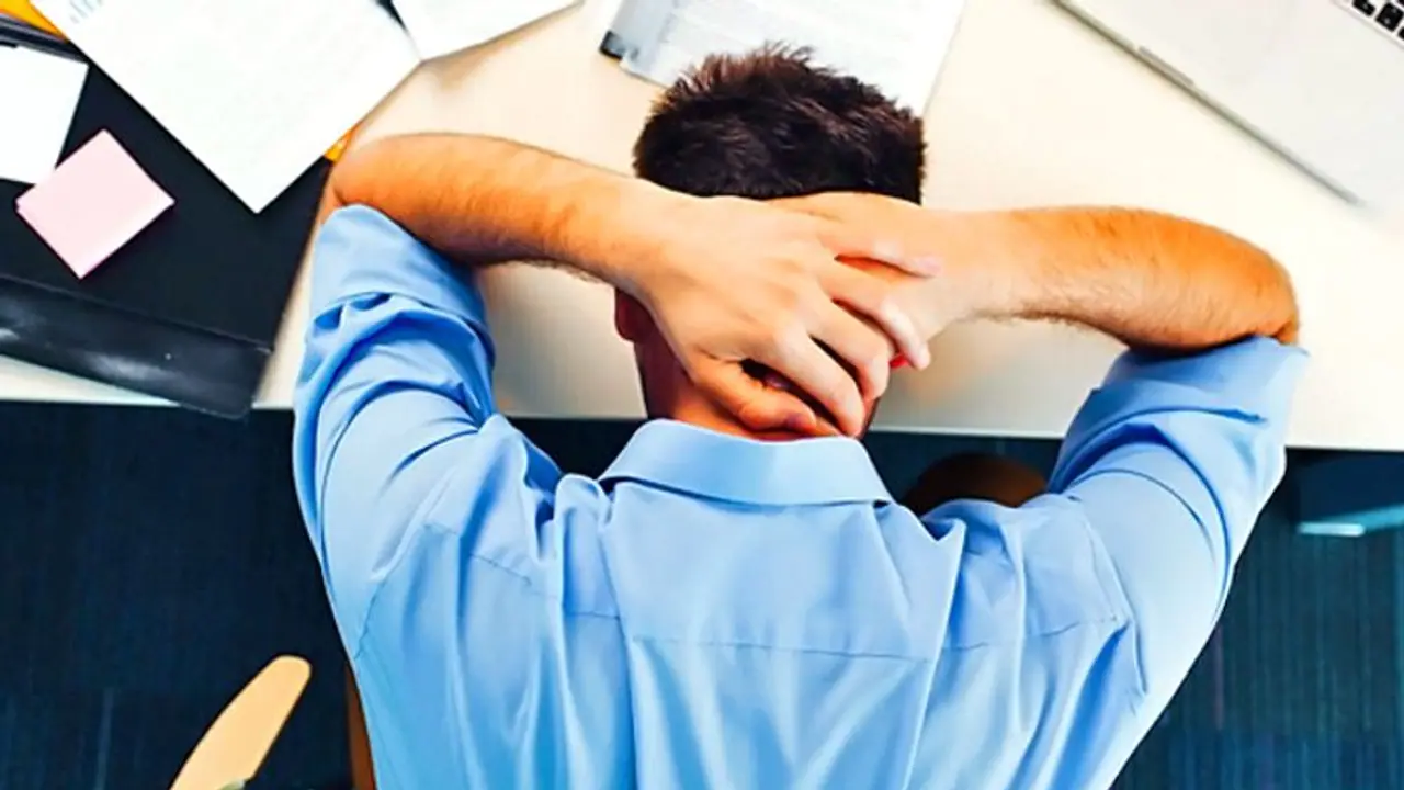 चाणक्य नीति: जानिए कैसे लोग जीवन में किसी न किसी कारण परेशान रहते हैं? चाणक्य नीति: जानिए कैसे लोग जीवन में किसी न किसी कारण परेशान रहते हैं?