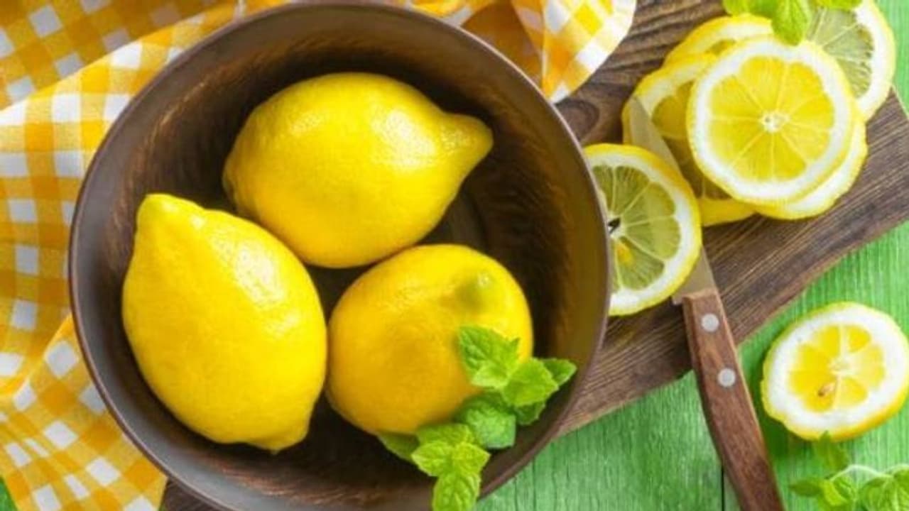 നാരങ്ങ ഇനി എളുപ്പത്തില്‍ പിഴിയാം; വൈറലായി ടിക് ടോക് വീഡിയോ