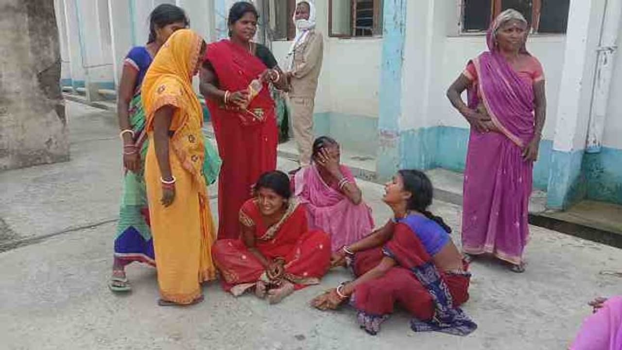 पत्नी कर रही थी वट सावित्री व्रत इधर पति और सास की चचेरे भाई ने बेरहमी से कर दी हत्या पत्नी कर रही थी वट सावित्री व्रत इधर पति और सास की चचेरे भाई ने बेरहमी से कर दी हत्या