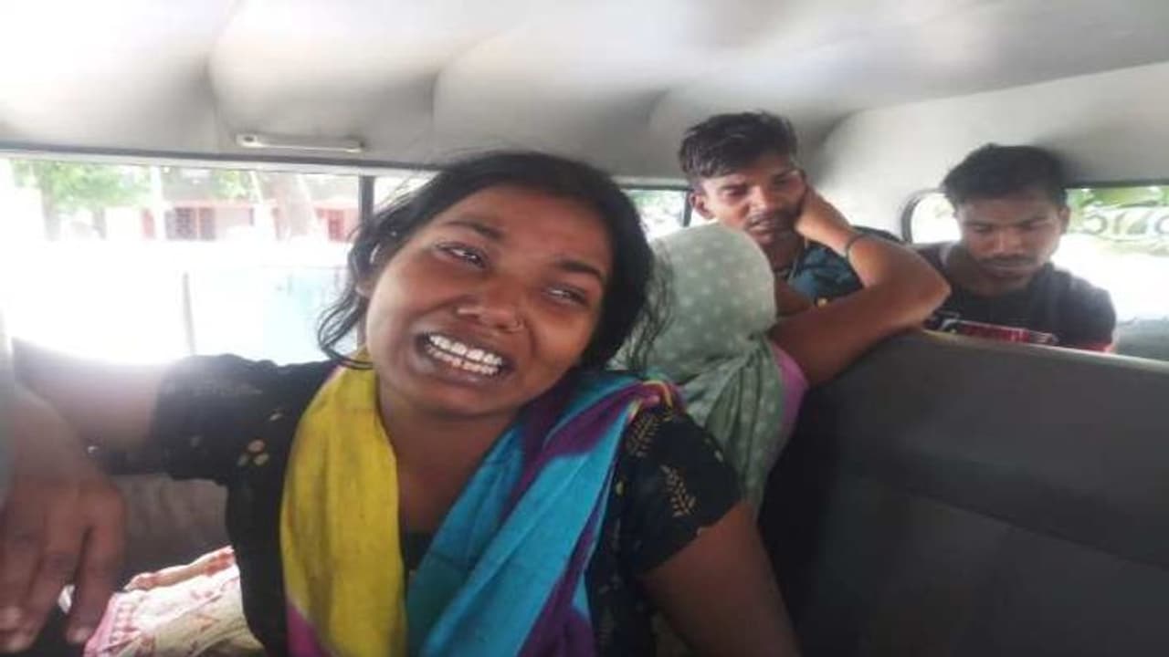 बीवी के अवैध संबंध का विरोध करने पर पत्नी, सास और सालों ने पीट पीट कर ससुराल में युवक को मार डाला बीवी के अवैध संबंध का विरोध करने पर पत्नी, सास और सालों ने पीट पीट कर ससुराल में युवक को मार डाला