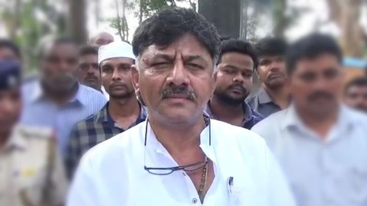 మన పార్టీ చీఫ్ తాగుబోతు.. లంచాలు మెక్కుతాడు.. కాంగ్రెస్ నేతల సంభాషణలు లీక్.. పార్టీలో కలకలం