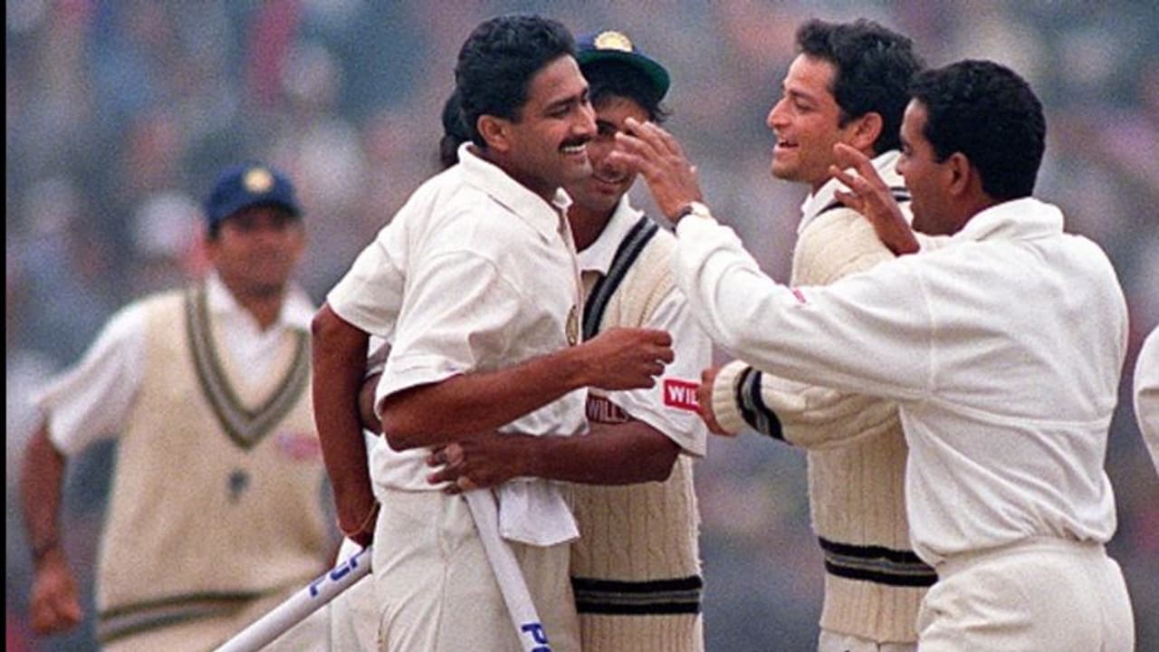 കുംബ്ലെയുടെ 10 വിക്കറ്റ് നേട്ടം തടയാന് വഖാര് ശ്രമിച്ചുവെന്ന് ആവര്ത്തിച്ച് വസീം അക്രം കുംബ്ലെയുടെ 10 വിക്കറ്റ് നേട്ടം തടയാന് വഖാര് ശ്രമിച്ചുവെന്ന് ആവര്ത്തിച്ച് വസീം അക്രം