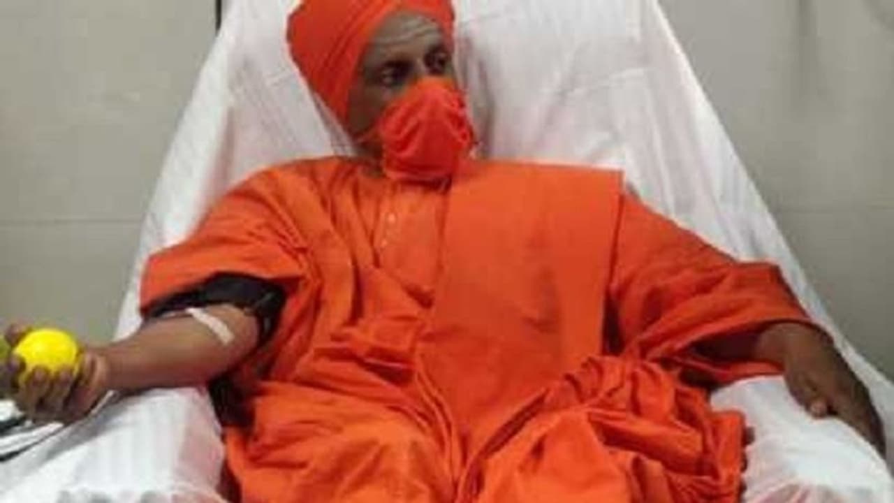 ರಕ್ತದಾನದ ಬಳಿಕ ಸಿದ್ದಗಂಗಾ ಮಠದ ಸಿದ್ದಲಿಂಗ ಶ್ರೀಗಳಿಂದ ವಿಶೇಷ ಹೇಳಿಕೆ...!