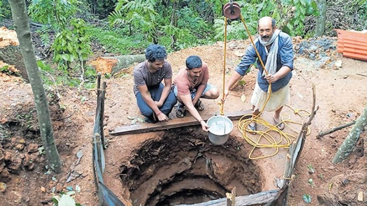 ലോക്ക്ഡൗണിൽ കിണറെന്ന സ്വപ്നം യാഥാർത്ഥ്യമാക്കി ഒരു കുടുംബം; കുഴിച്ചത് 28 അടി, ഇത് ഒത്തുചേരലിന്റെ ഫലം