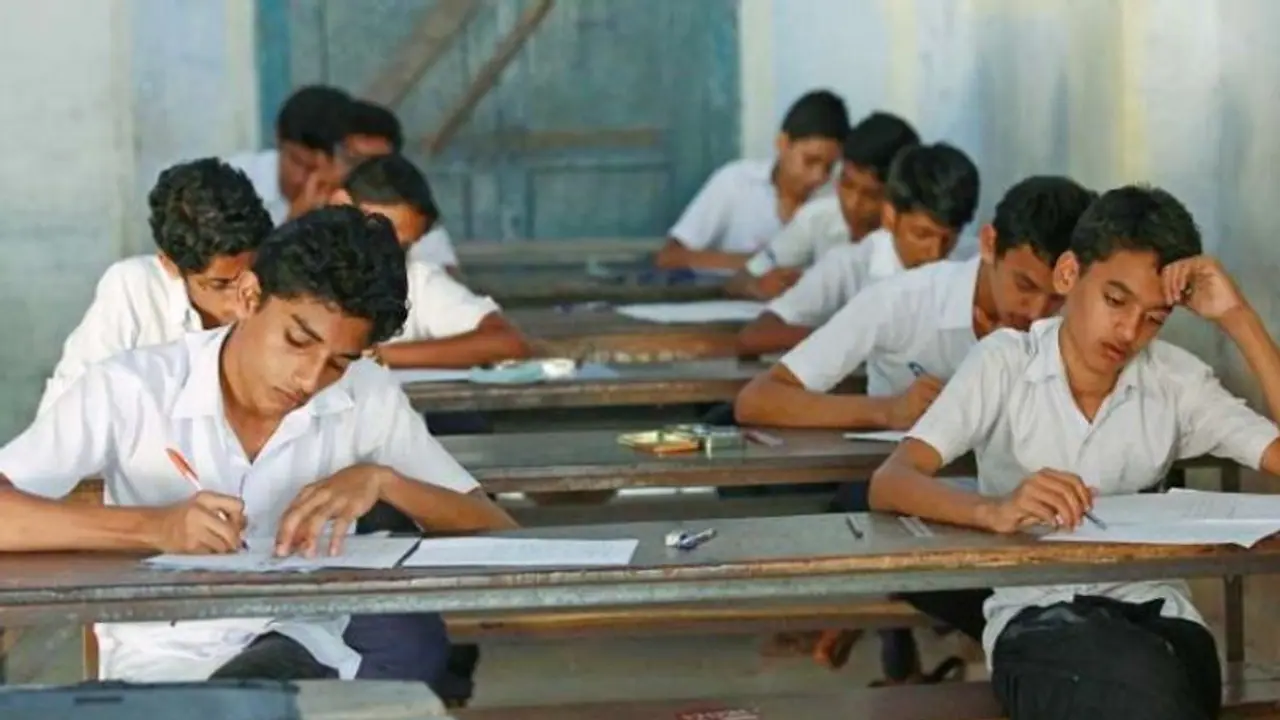 ২০ জুন মাধ্যমিকের বাকি পরীক্ষা, সংক্রমণ রুখতে স্যানিটাইজ করা হচ্ছে পরীক্ষাকেন্দ্র ২০ জুন মাধ্যমিকের বাকি পরীক্ষা, সংক্রমণ রুখতে স্যানিটাইজ করা হচ্ছে পরীক্ষাকেন্দ্র