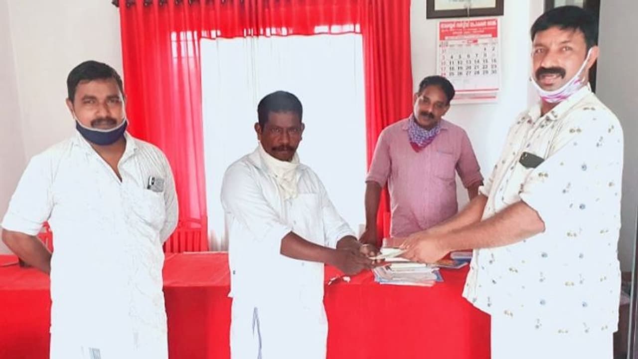 കളഞ്ഞുകിട്ടിയ 35000 രൂപ ഉടമക്ക് തിരികെ നൽകി; പേര് അന്വർത്ഥമാക്കി 'സത്യൻ'
