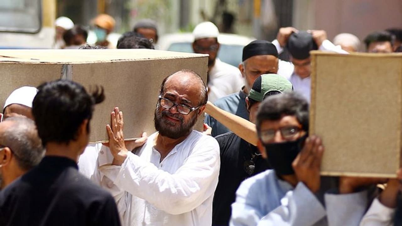 জুলাই মাসের শেষেই পাকিস্তানে আক্রান্তের সংখ্যা পৌঁছবে ১২ লক্ষে, আশঙ্কা প্রকাশ খোদ ইমরানের মন্ত্রীরই জুলাই মাসের শেষেই পাকিস্তানে আক্রান্তের সংখ্যা পৌঁছবে ১২ লক্ষে, আশঙ্কা প্রকাশ খোদ ইমরানের মন্ত্রীরই