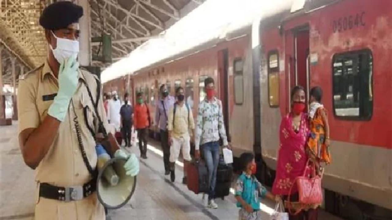 সোমবার চালু মেল এক্সপ্রেস ট্রেন, কনফার্ম টিকিট সহ ৯০ মিনিট আগে স্টেশন যেতে হবে যাত্রীদের সোমবার চালু মেল এক্সপ্রেস ট্রেন, কনফার্ম টিকিট সহ ৯০ মিনিট আগে স্টেশন যেতে হবে যাত্রীদের