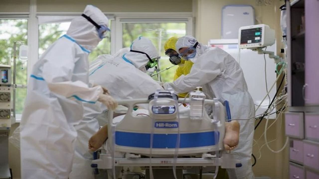 ലോകത്ത് കൊവിഡ് ബാധിതര് 55 ലക്ഷത്തിലേക്ക്; മരണം മൂന്നരലക്ഷത്തിനരികെ; യൂറോപ്പില് ആശ്വാസ വാര്ത്തകള് ലോകത്ത് കൊവിഡ് ബാധിതര് 55 ലക്ഷത്തിലേക്ക്; മരണം മൂന്നരലക്ഷത്തിനരികെ; യൂറോപ്പില് ആശ്വാസ വാര്ത്തകള്