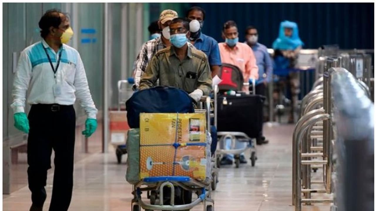 വരാനിരിക്കുന്നത് പ്രവാസികളുടെ കൂട്ട പലായനം; സൗദിയില്‍ 17 ലക്ഷവും യുഎഇയില്‍ 9 ലക്ഷം പേര്‍ക്കും ജോലി നഷ്ടമാകും