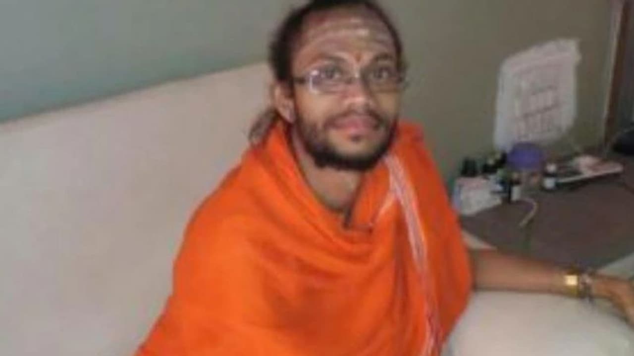 మహారాష్ట్రలో కలకలం.. ఇద్దరు సాధువుల దారుణహత్య, ఆశ్రమంలోనే ఘటన మహారాష్ట్రలో కలకలం.. ఇద్దరు సాధువుల దారుణహత్య, ఆశ్రమంలోనే ఘటన