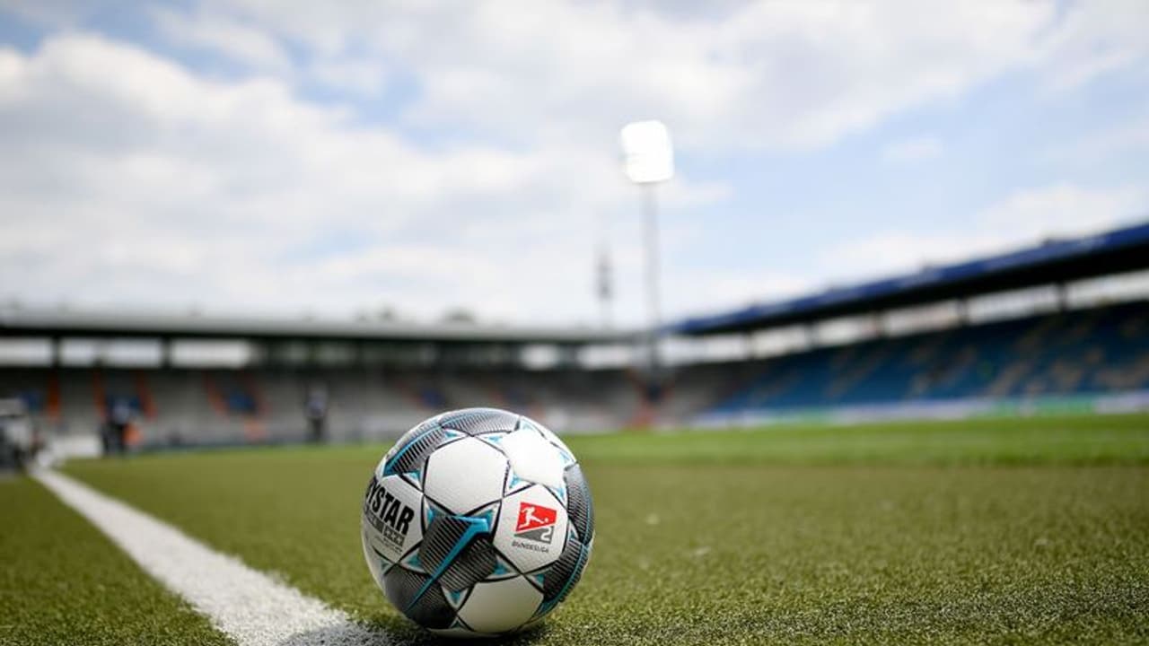 ബേണ്സ്മൗത്ത് താരത്തിന് കൊവിഡ്; പ്രീമിയര് ലീഗ് പുനരാരംഭിക്കുന്നത് ആശങ്കയില് ബേണ്സ്മൗത്ത് താരത്തിന് കൊവിഡ്; പ്രീമിയര് ലീഗ് പുനരാരംഭിക്കുന്നത് ആശങ്കയില്