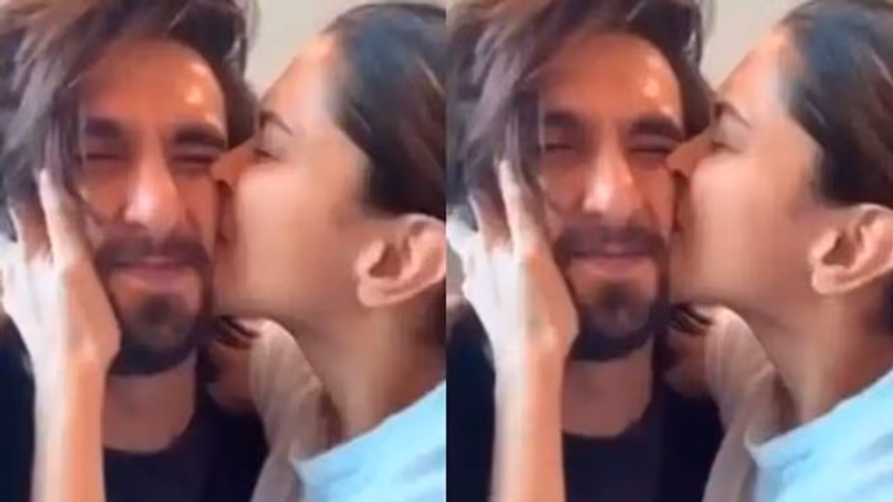 ঘনিষ্ঠতায় মজে দীপ বীর, মন্তব্য করলেন করিশ্মা কাপুর ঘনিষ্ঠতায় মজে দীপ বীর, মন্তব্য করলেন করিশ্মা কাপুর