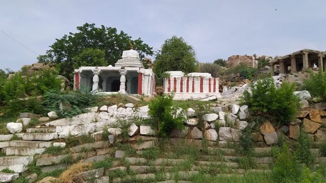 ಗಂಗಾವತಿ: ಕಾಯಕಲ್ಪಕ್ಕೆ ಕಾದಿದೆ ವಿಜಯನಗರ ಕಾಲದ ಅಮೃತೇಶ್ವರ ದೇವಸ್ಥಾನ ಗಂಗಾವತಿ: ಕಾಯಕಲ್ಪಕ್ಕೆ ಕಾದಿದೆ ವಿಜಯನಗರ ಕಾಲದ ಅಮೃತೇಶ್ವರ ದೇವಸ್ಥಾನ