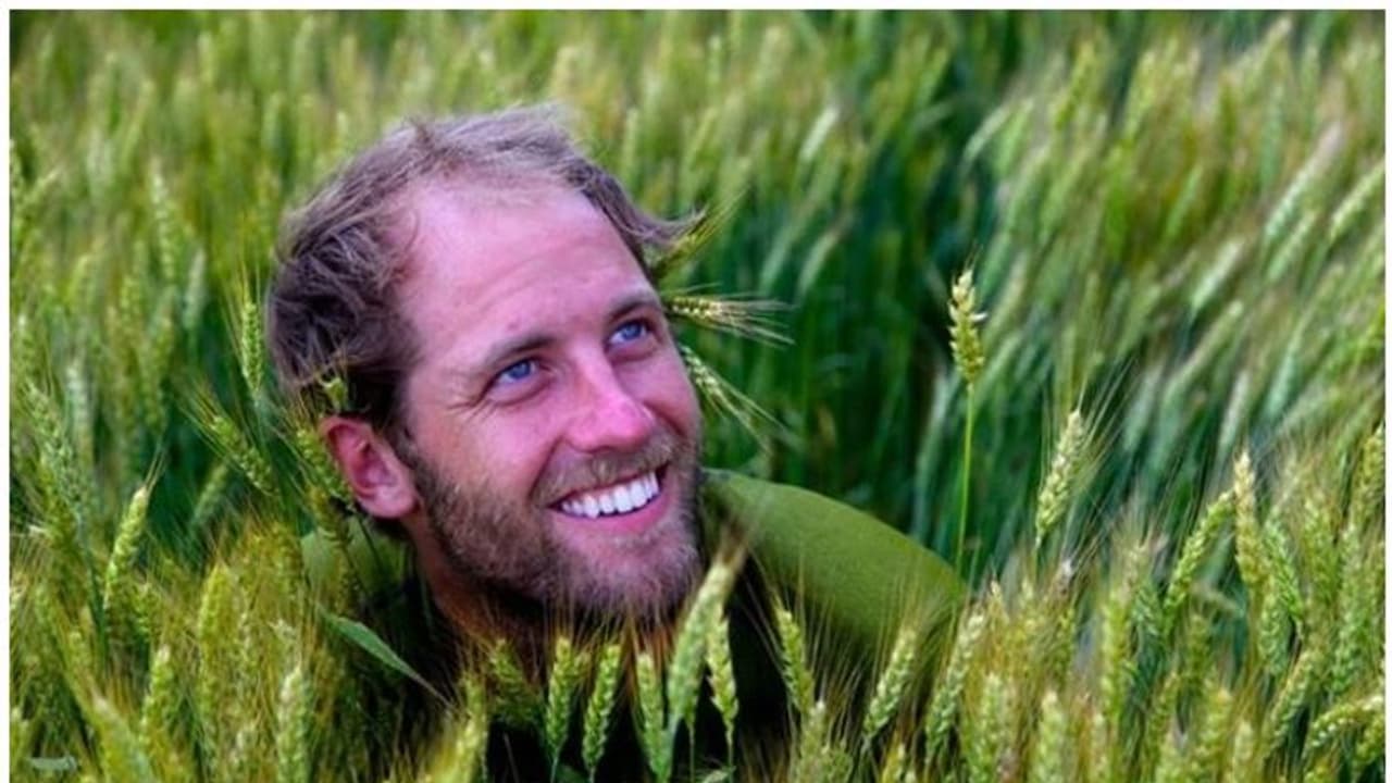 പച്ചക്കറികളും ധാന്യങ്ങളുമെല്ലാം സ്വന്തമായി നട്ടുവളര്‍ത്തും, ഷോപ്പിംഗില്ല, പണമേ വേണ്ടാതെ ജീവിക്കുന്ന ഒരാള്‍