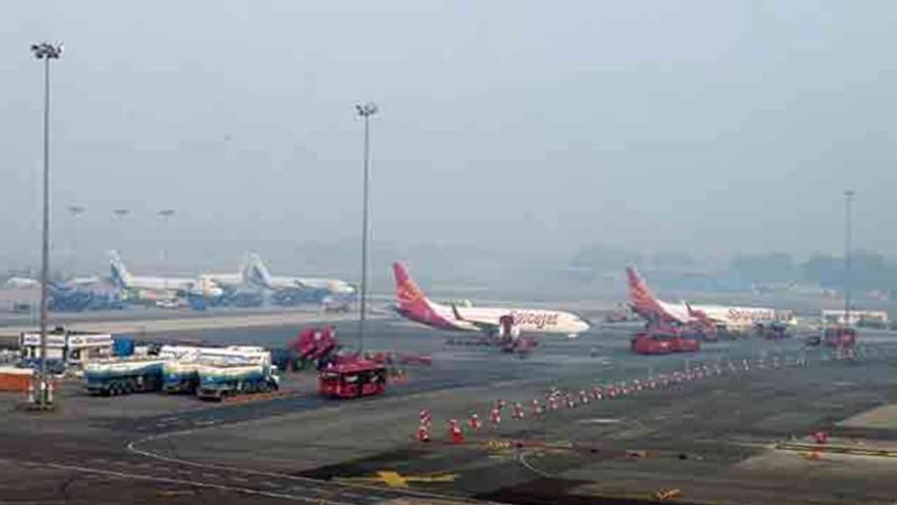 భారత విమాన సంస్థల ఆదాయం 85% పైగా పడిపోయింది: హర్దీప్ సింగ్ పూరి భారత విమాన సంస్థల ఆదాయం 85% పైగా పడిపోయింది: హర్దీప్ సింగ్ పూరి