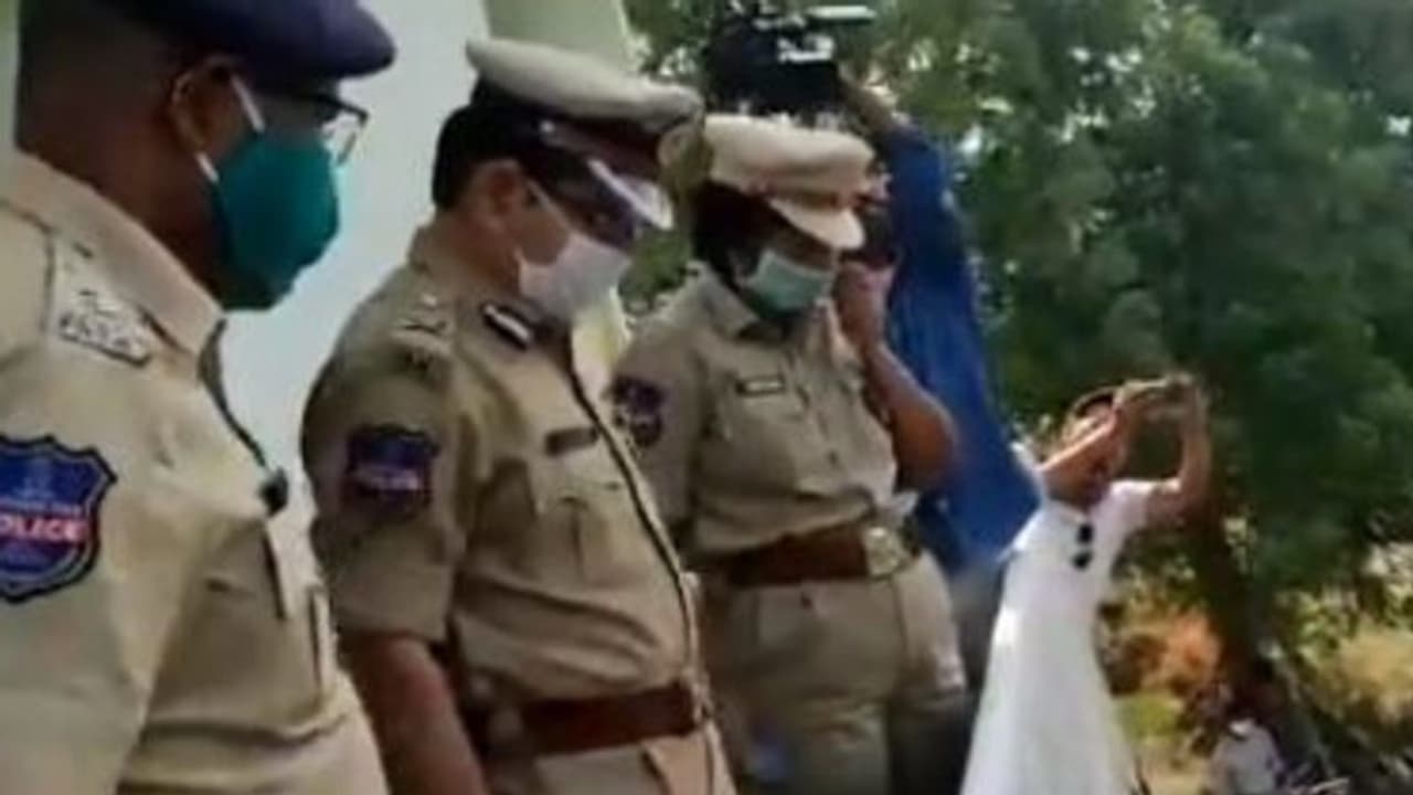 మక్సూద్ మరదలితో అఫైర్, చంపేసి దాచేందుకే....: గొర్రెకుంట ఘటనపై సీపీ మక్సూద్ మరదలితో అఫైర్, చంపేసి దాచేందుకే....: గొర్రెకుంట ఘటనపై సీపీ