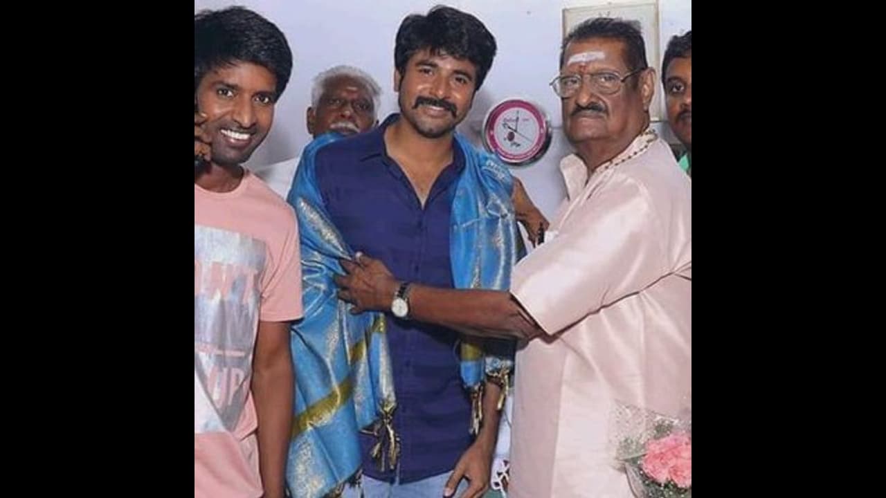 “சீமராஜாவாக நடித்ததில் பெருமைப்படுகிறேன்”... சிங்கம்பட்டி ஜமீன் மறைவிற்கு சிவகார்த்திகேயன் இரங்கல்...! “சீமராஜாவாக நடித்ததில் பெருமைப்படுகிறேன்”... சிங்கம்பட்டி ஜமீன் மறைவிற்கு சிவகார்த்திகேயன் இரங்கல்...!