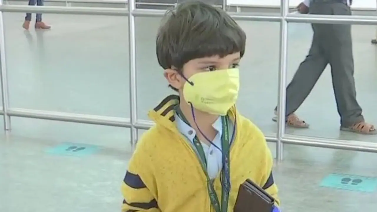 চমকে দিল ৫ বছরের ভিহান শর্মা, একাই পৌঁছে গেল মায়ের কাছে চমকে দিল ৫ বছরের ভিহান শর্মা, একাই পৌঁছে গেল মায়ের কাছে