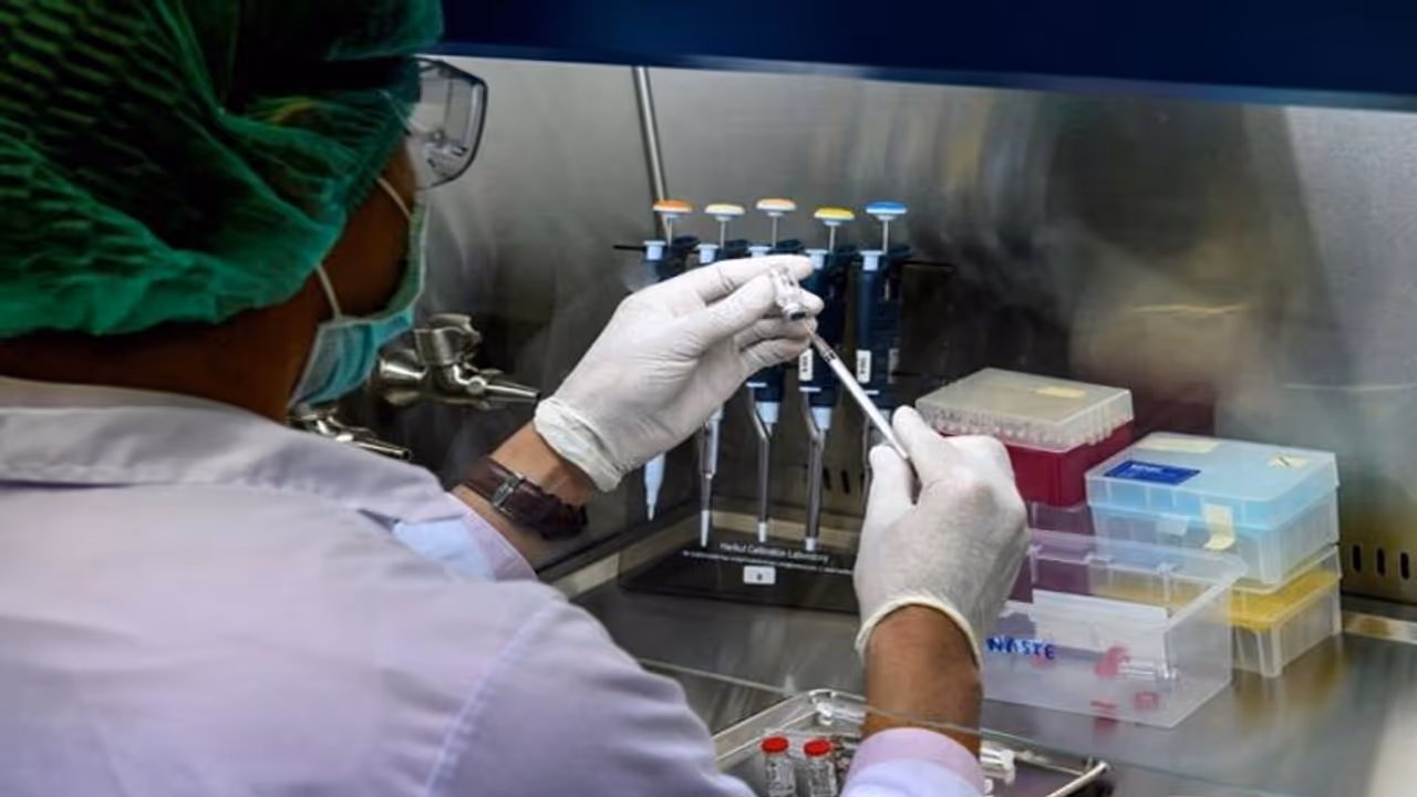 উপসর্গ সহ গড়ফা থানার পুলিশ আধিকারিকের মৃত্যু ঘিরে ক্ষোভ, কারণ জানতে ফের করোনা পরীক্ষা