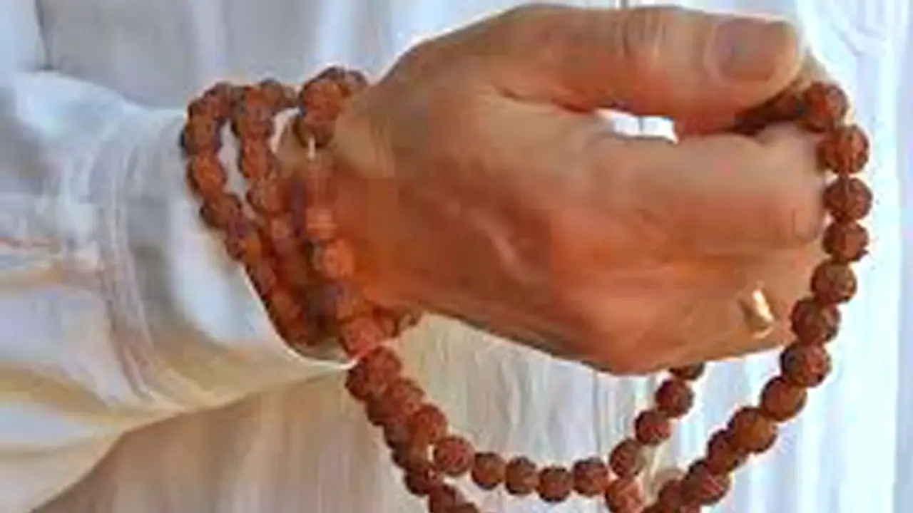 শ্রাবণ মাসে রুদ্রাক্ষ ধারণ, জীবনের সমস্ত দুর্ভোগ থেকে মুক্তি দেয় শ্রাবণ মাসে রুদ্রাক্ষ ধারণ, জীবনের সমস্ত দুর্ভোগ থেকে মুক্তি দেয়