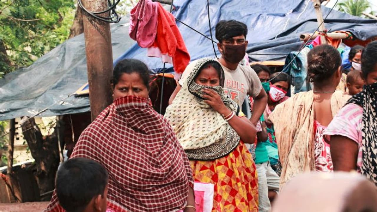 বয়ে গেল একের পর এক ভয়াল ঢেউ, আট ঘন্টা আমফানের সঙ্গে লড়ে জিতলেন বৃদ্ধা বয়ে গেল একের পর এক ভয়াল ঢেউ, আট ঘন্টা আমফানের সঙ্গে লড়ে জিতলেন বৃদ্ধা