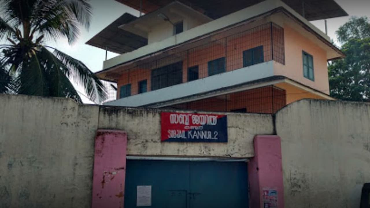 കണ്ണൂരിൽ റിമാൻഡ് പ്രതികൾക്ക് കൊവിഡ്; പൊലീസുകാർ ക്വാറന്റൈനിൽ കണ്ണൂരിൽ റിമാൻഡ് പ്രതികൾക്ക് കൊവിഡ്; പൊലീസുകാർ ക്വാറന്റൈനിൽ