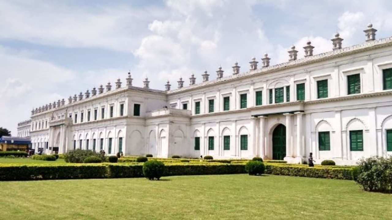 খা খা করছে এশিয়ার বৃহত্তম ইমামবাড়া, নেই খুশির লেশমাত্র, করোনার গ্রাসে ম্লান নবাব নগরীর ইদ খা খা করছে এশিয়ার বৃহত্তম ইমামবাড়া, নেই খুশির লেশমাত্র, করোনার গ্রাসে ম্লান নবাব নগরীর ইদ