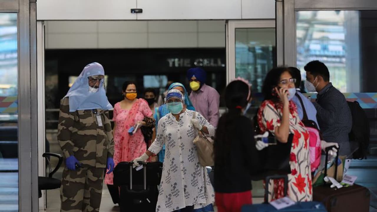 കൊവിഡ് നിരീക്ഷണത്തിൽ കഴിയവേ രക്ഷപ്പെടാൻ ശ്രമം; മുംബൈ സ്വദേശികൾ നെടുമ്പാശ്ശേരിയിൽ പിടിയിൽ