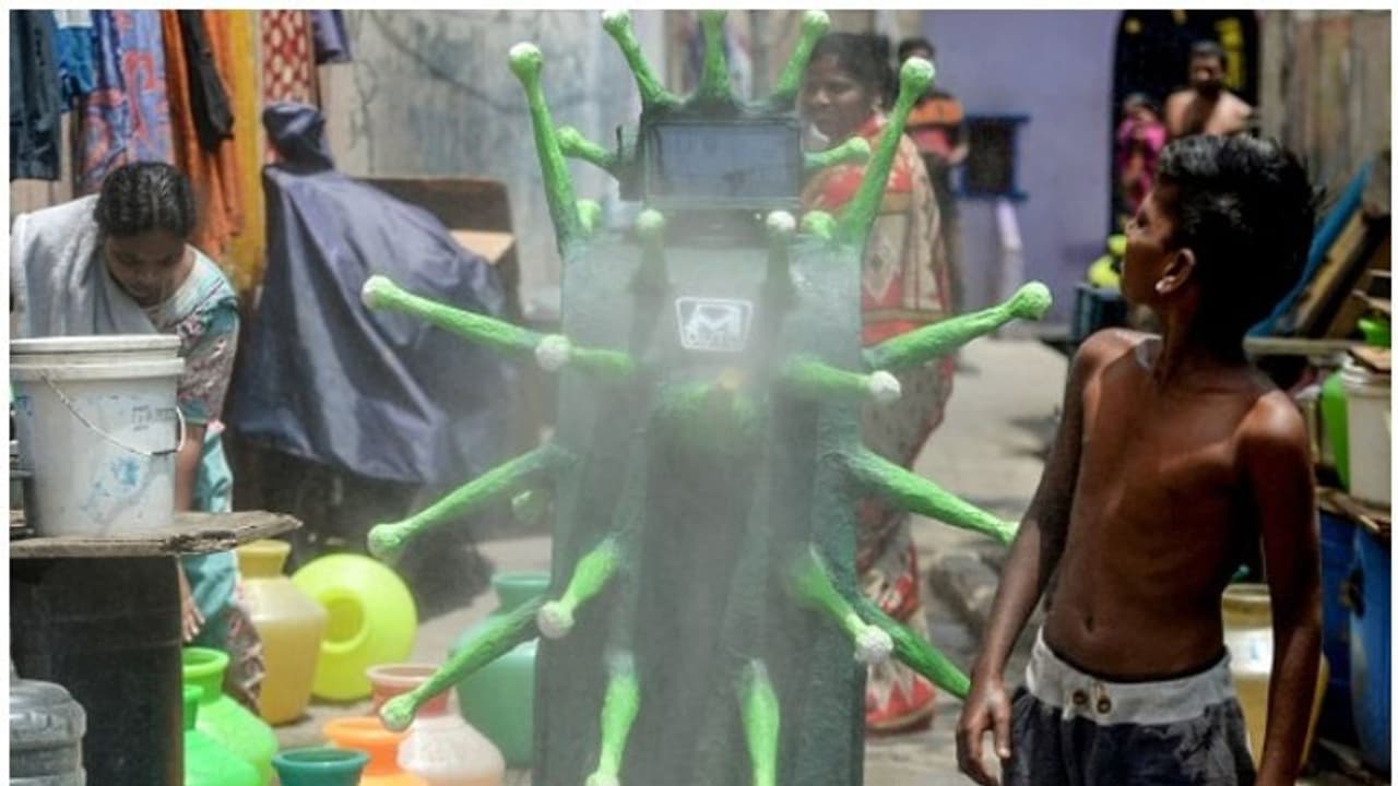 മരിച്ച ജസ്റ്റിസിന് കൊവിഡ്, 88% രോഗികൾക്കും ലക്ഷണങ്ങളില്ല, ബാലികേറാമലയായി തമിഴ്നാട് മരിച്ച ജസ്റ്റിസിന് കൊവിഡ്, 88% രോഗികൾക്കും ലക്ഷണങ്ങളില്ല, ബാലികേറാമലയായി തമിഴ്നാട്