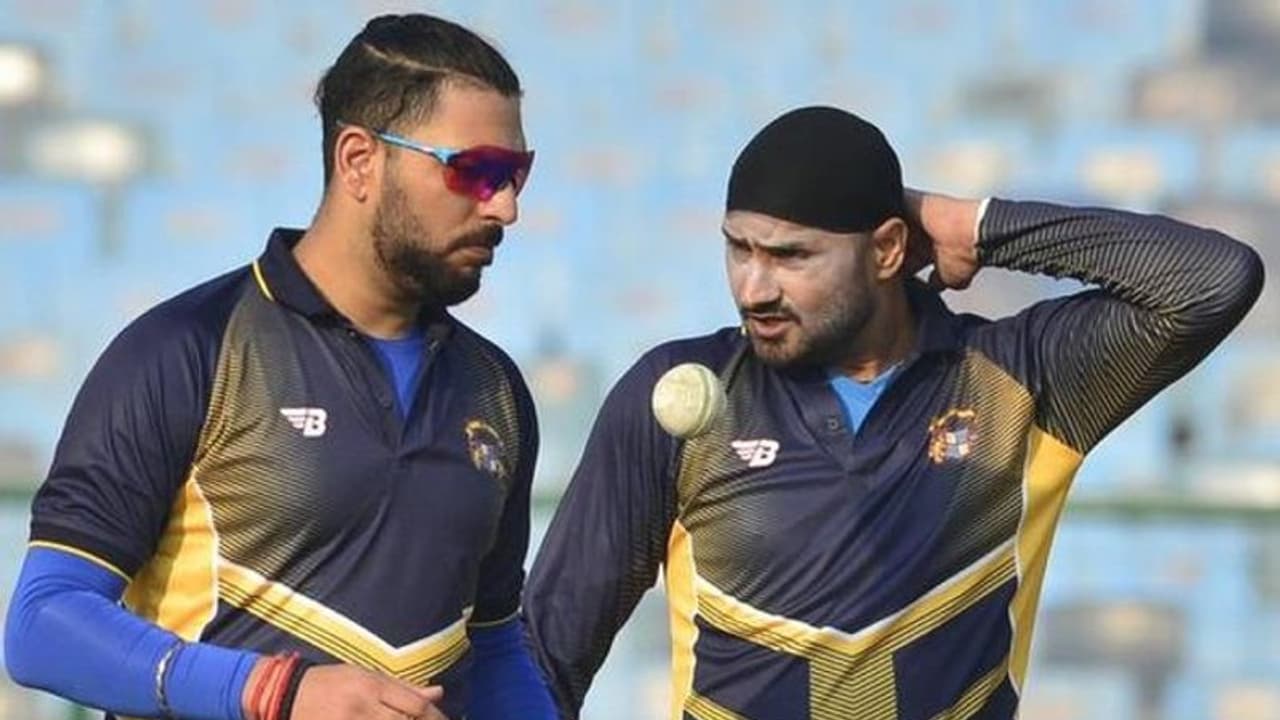 సింగ్ ఈజ్ కింగ్.. భజ్జీకి యూవీ స్పెషల్ బర్త్ డే విషెస్ సింగ్ ఈజ్ కింగ్.. భజ్జీకి యూవీ స్పెషల్ బర్త్ డే విషెస్