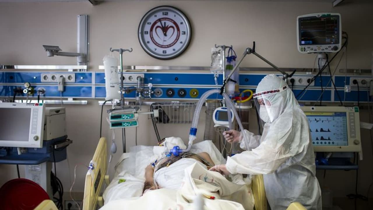 করোনা লড়াই আরও সহজ করল ভারতীয় বংশোদ্ভূত মার্কিন দম্পতি, সস্তায় ভেন্টিলেটর তৈরি করে করোনা লড়াই আরও সহজ করল ভারতীয় বংশোদ্ভূত মার্কিন দম্পতি, সস্তায় ভেন্টিলেটর তৈরি করে