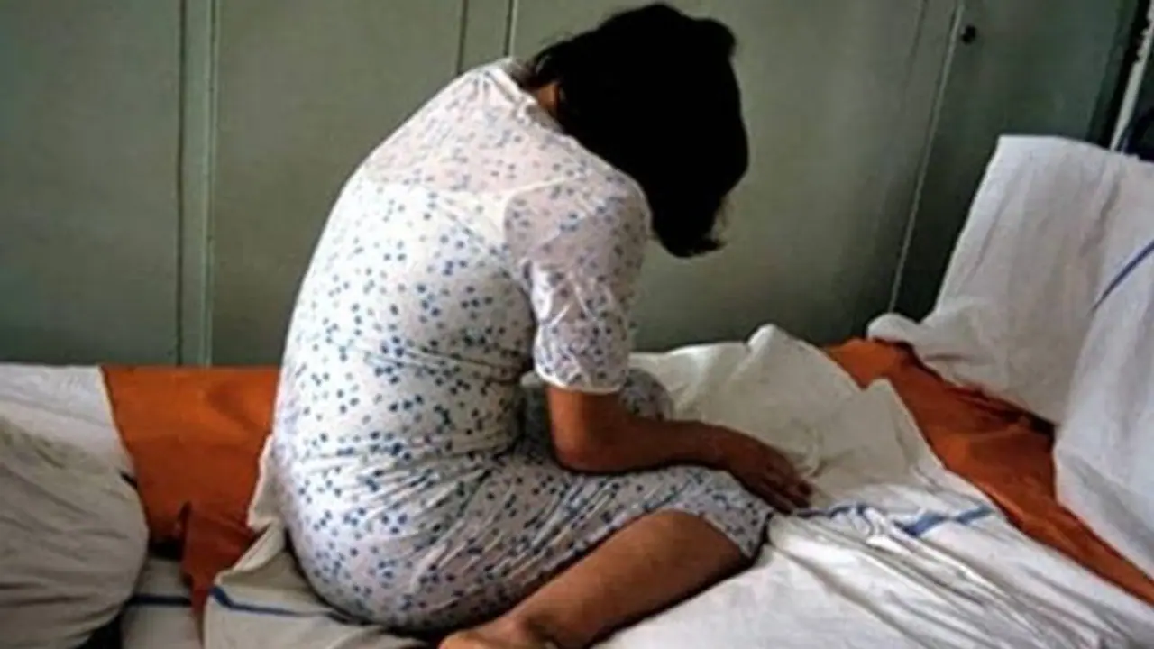 ICU में भर्ती लड़की से किया गैंगरेप, बेहोशी की हालत में पीड़िता ने पिता को पत्र लिखकर बयां किया दर्द ICU में भर्ती लड़की से किया गैंगरेप, बेहोशी की हालत में पीड़िता ने पिता को पत्र लिखकर बयां किया दर्द