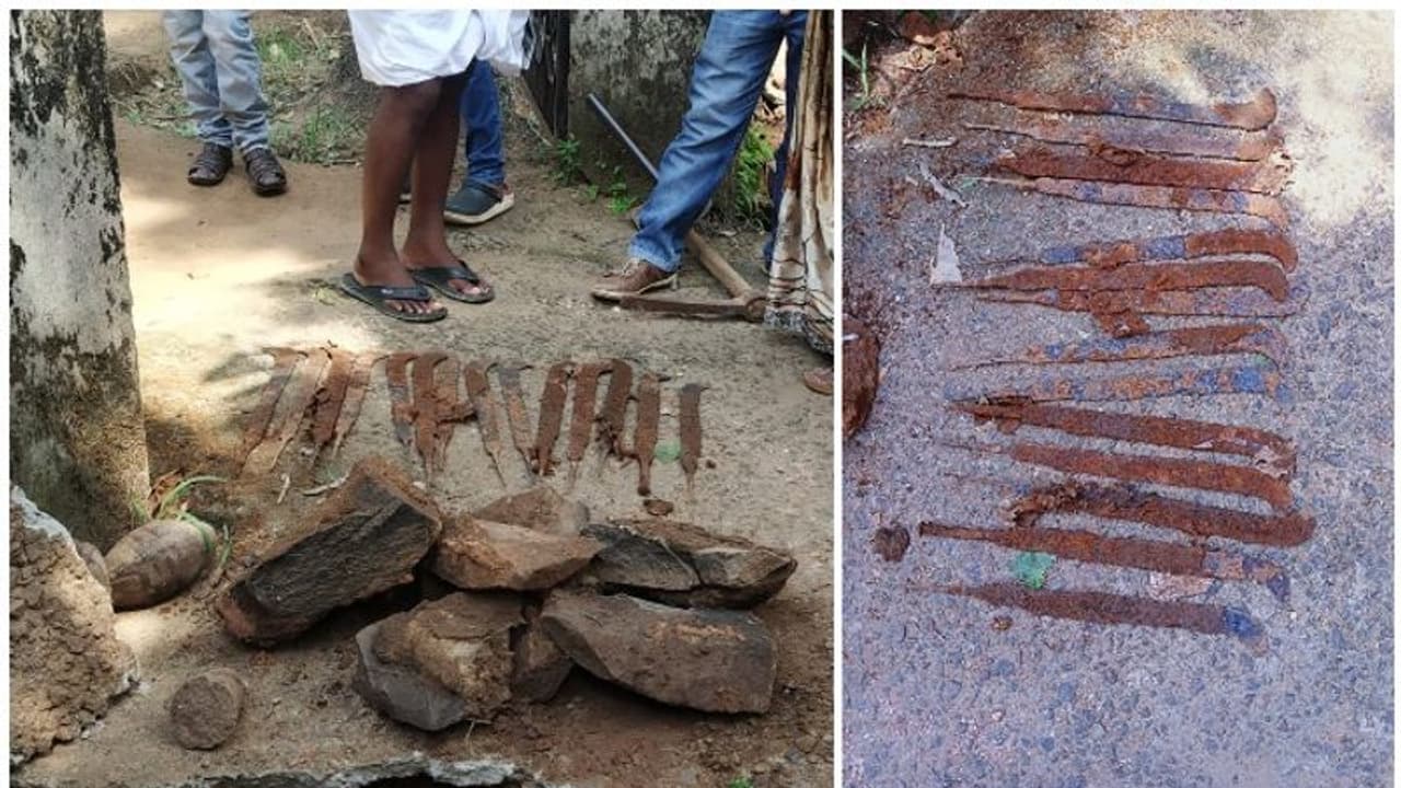 മലപ്പുറത്ത് അഴുക്ക് ചാൽ വൃത്തിയാക്കുന്നതിനിടെ ആയുധ ശേഖരം കണ്ടെത്തി