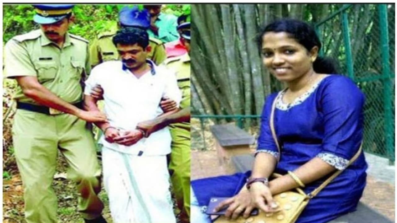 ആതിര ദുരഭിമാന കൊലക്കേസ്: തെളിവുകളില്ല, മകളെ വെട്ടിക്കൊലപ്പെടുത്തിയ അച്ഛനെ വെറുതെ വിട്ട് കോടതി ആതിര ദുരഭിമാന കൊലക്കേസ്: തെളിവുകളില്ല, മകളെ വെട്ടിക്കൊലപ്പെടുത്തിയ അച്ഛനെ വെറുതെ വിട്ട് കോടതി