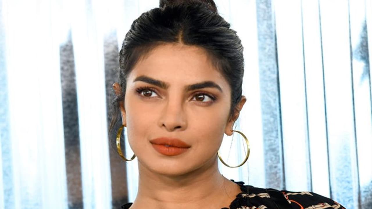 আতঙ্ক গ্রাস করেছে প্রিয়ঙ্কাকে,পরিবারের জন্য দুশ্চিন্তায় দিন কাটছে প্রবাসে আতঙ্ক গ্রাস করেছে প্রিয়ঙ্কাকে,পরিবারের জন্য দুশ্চিন্তায় দিন কাটছে প্রবাসে