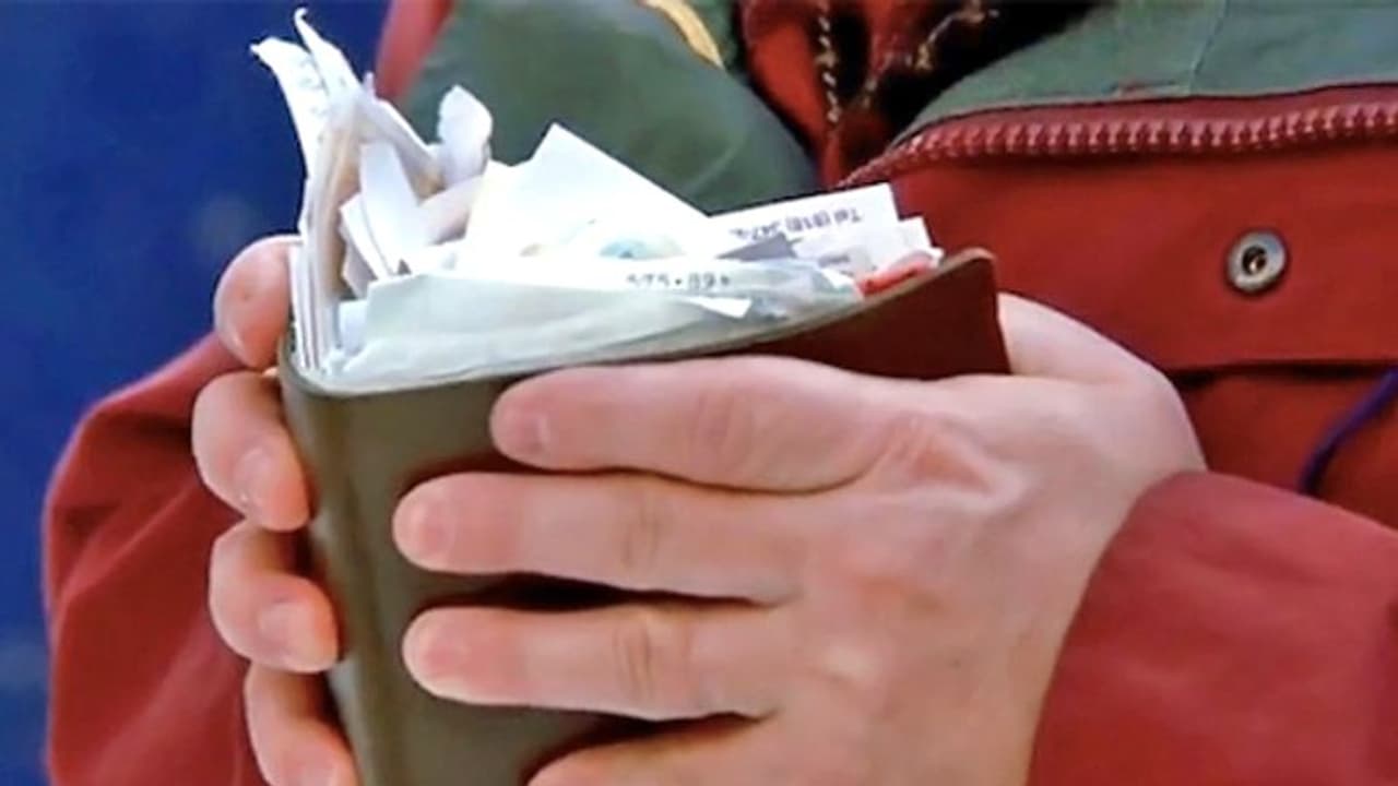 Man loses wallet in local train in 2006; police find it after 14 years Man loses wallet in local train in 2006; police find it after 14 years